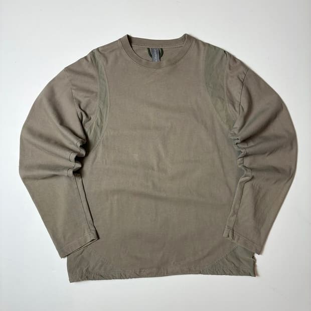 언어펙티드 22SS 절개 스티치 롱 슬리브 PN9326