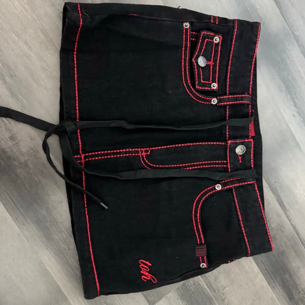Toh Cherry stitch raw mini skirt