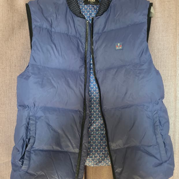 펜디구스다운조끼 52사이즈