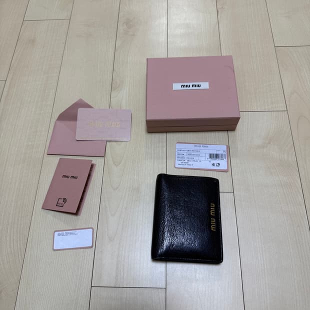 미우미우 지갑
