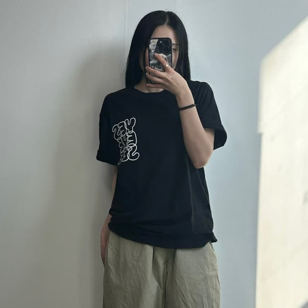 예스아이씨 빅로고 블랙 반팔 티셔츠