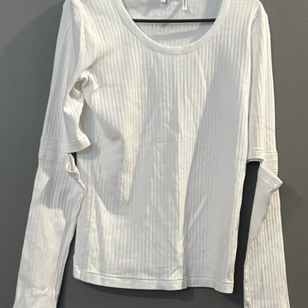 헬무트랭 리브드 엘보우 컷아웃 롱 슬리브 탑 화이트