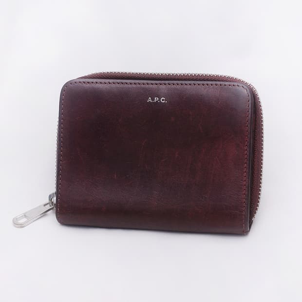 아페쎄 (A.P.C) 베지터블 레더 지퍼포켓 컴팩트 반지갑