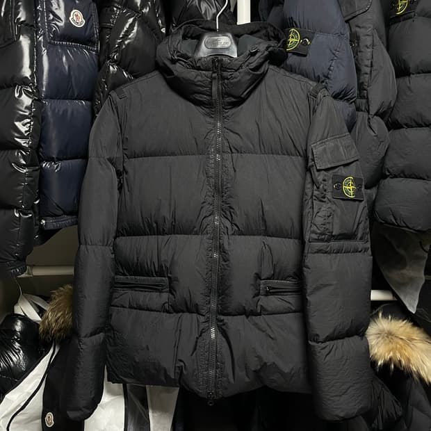 [M사이즈] 22FW 스톤아일랜드 가먼트다잉 크링클랩스 패딩