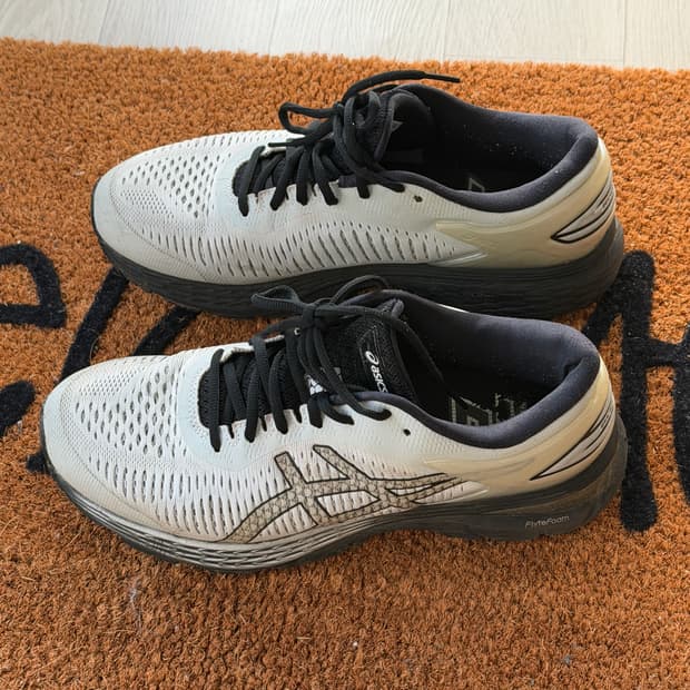 아식스 젤카야노 25 그레이 블랙