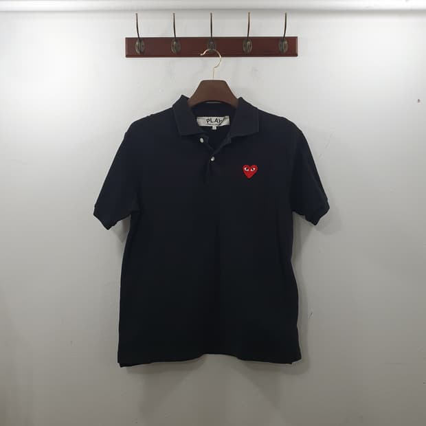 L 꼼데가르송 남성 블랙 레드와펜 폴로 데일리 심플 반팔티셔츠