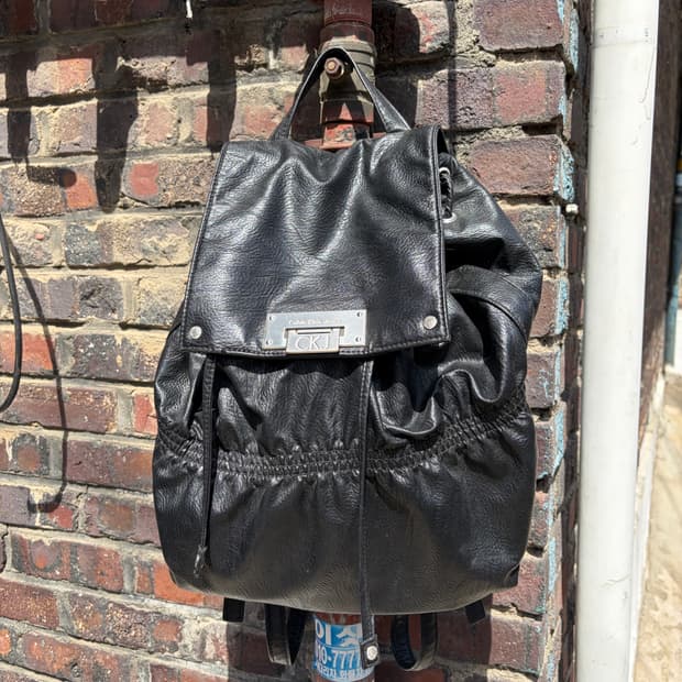 Calvin Klein 빈티지 레더 드로우스트링 백팩