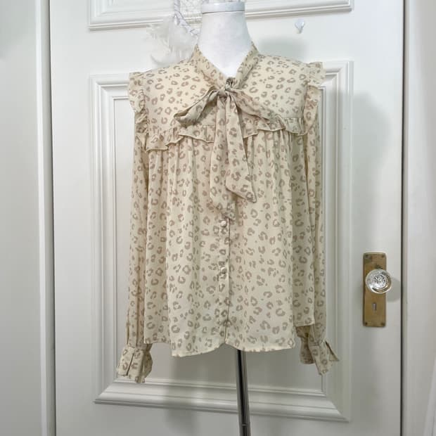beige leopard ruffle bow blouse(size-F) 