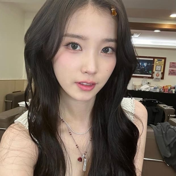 슈슈통 위민 장미 목걸이