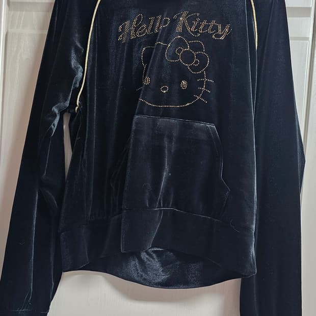 아베일 헬로키티 벨벳 후드셋업 블랙 m사이즈