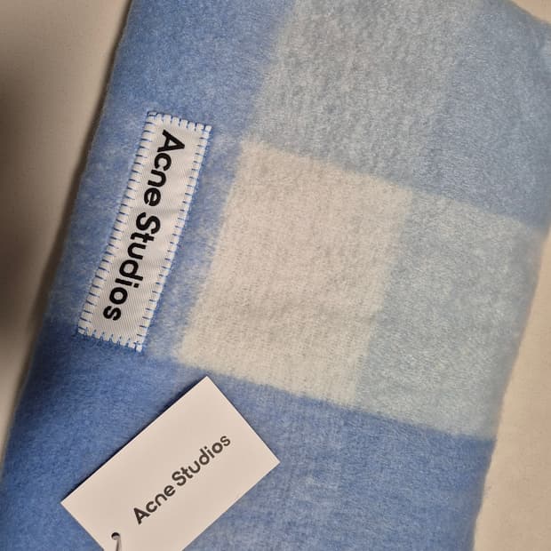 아크네 스튜디오 머플러 (새상품)