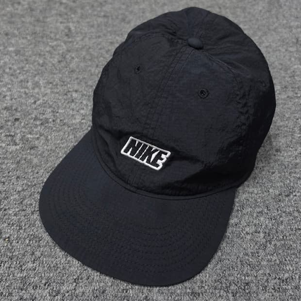 나이키 클럽 언스트럭처 스우시 아웃 도어 캡 모자 블랙 L/XL