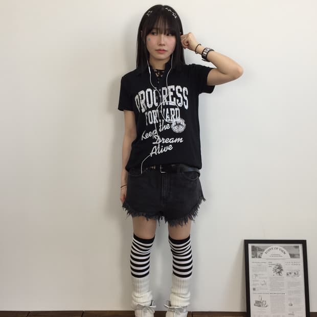 Jpn Y2k Musk-Style Graphic Collar Tee