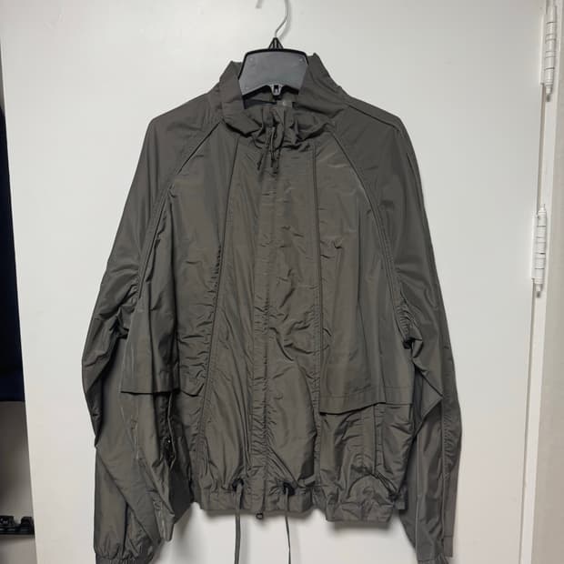 [M]언어펙티드 파라슈트 블루종 다크카키