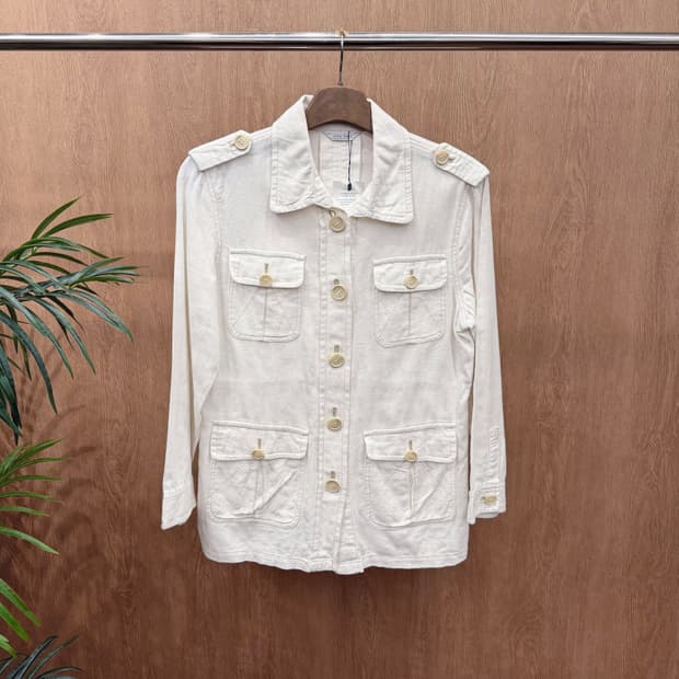 JPN 자켓 어깨 견장 플랩 포켓 허리 절개 디테일 레귤러핏 아이보리