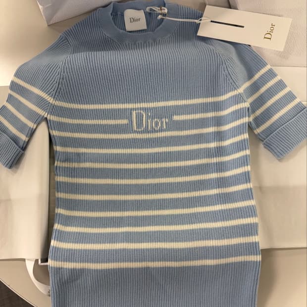 디올 Dior 38사이즈 이번신상 니트