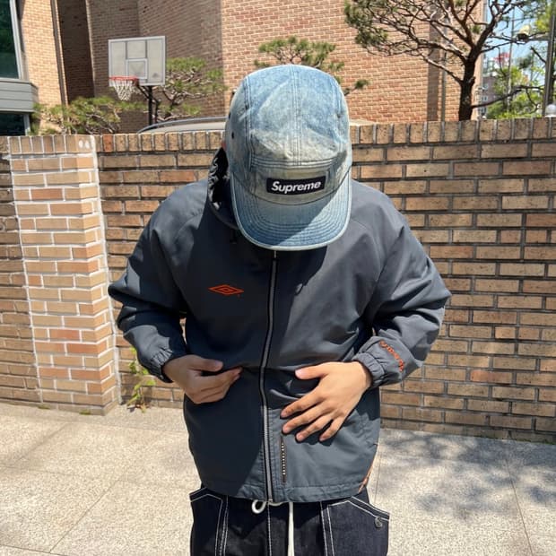 엄브로 바람막이