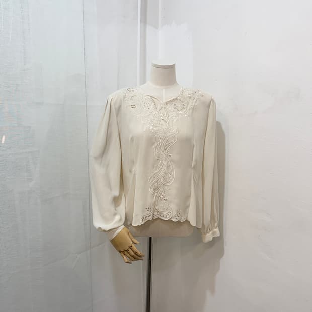 (개인)일본빈티지블라 어깨패드 펀칭블라우스 레이스 3557