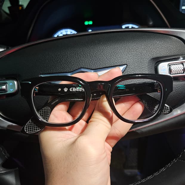 크롬하츠 안경 컨볼루티드 블락 판매합니다 