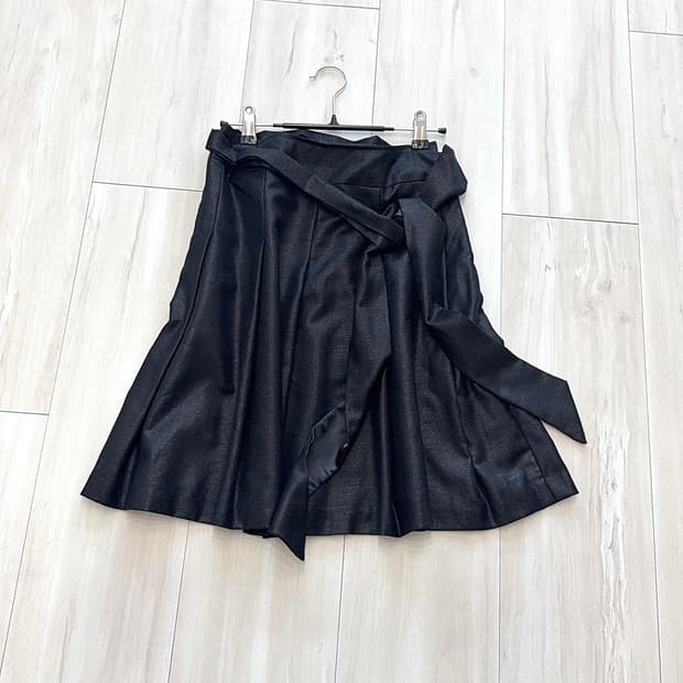 Feminine black Glossy Pleated Midi Skirt