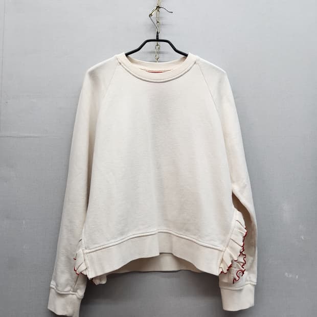 럭키슈에뜨 프릴 디테일 맨투맨 L