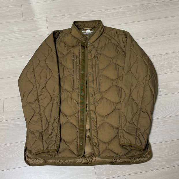 유니클로x화이트마운티니어링 하이브리드 다운 (카키브라운 M)