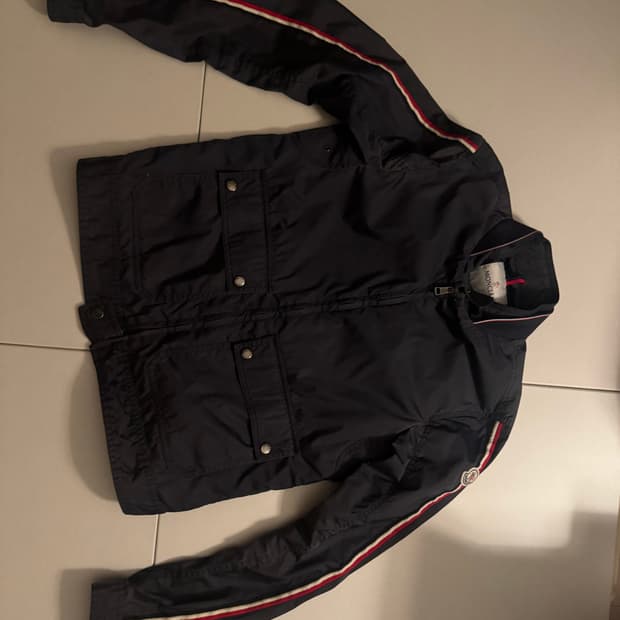 몽클레어 바람막이 자켓