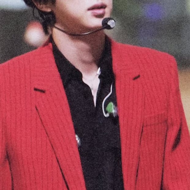 [BTS 진님 착용] 생로랑 21AW 레드 스트라이프 자켓