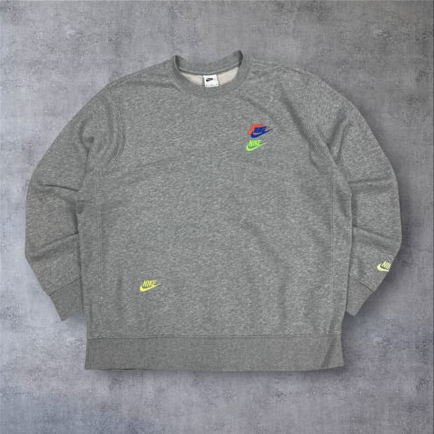 나이키 그레이 컬러 멀티 로고 맨투맨