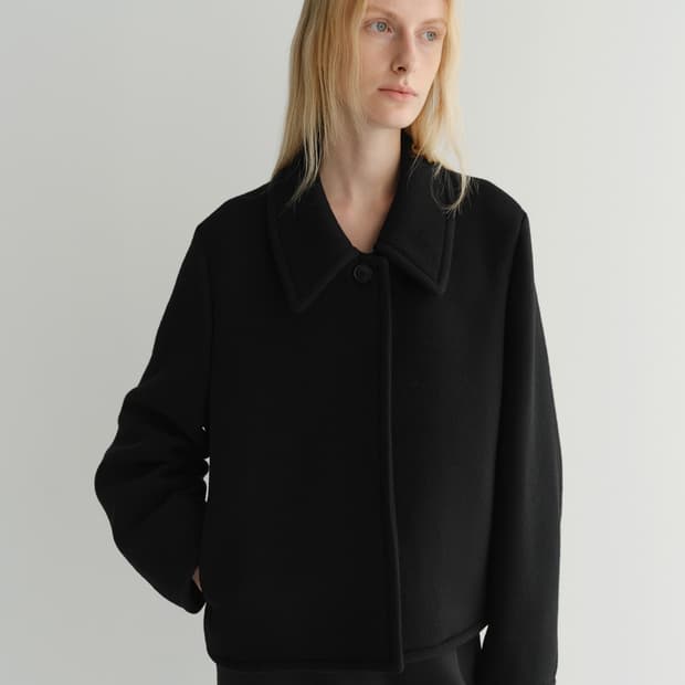  Eaah Ian Short Coat (Black)