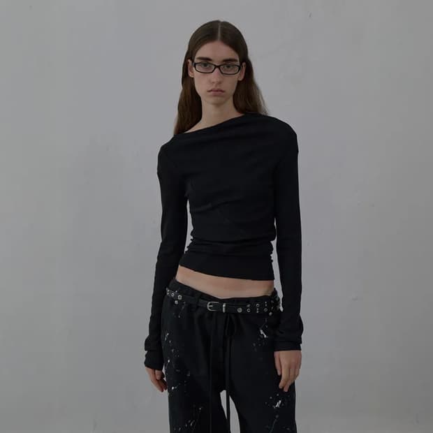 LCDC tm CURVED LONG SLEEVE TOP (BLACK)