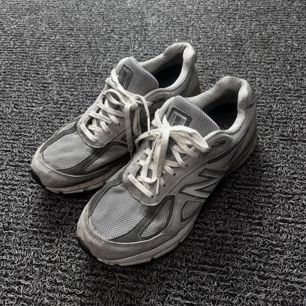 뉴발란스 990 V4 울프그레이 스니커즈 883