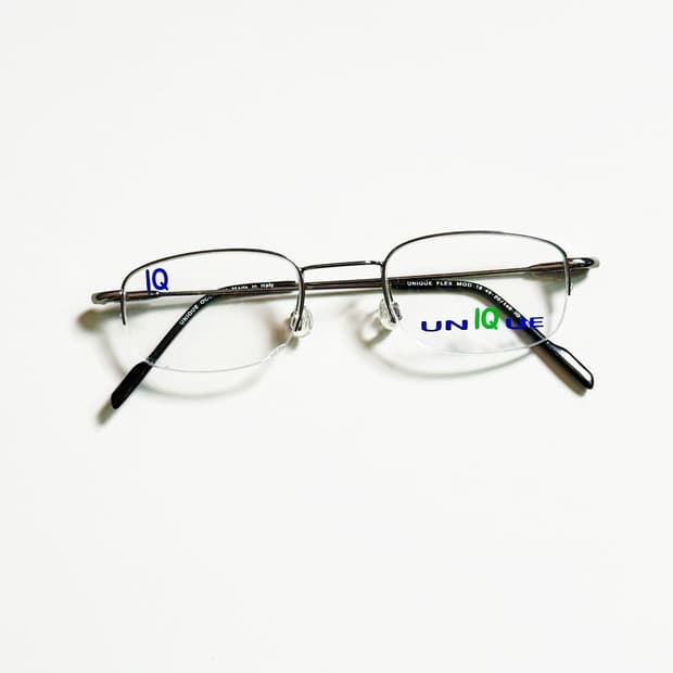 UNIQUE 다크실버 메탈 반무테 스퀘어 빈티지 안경