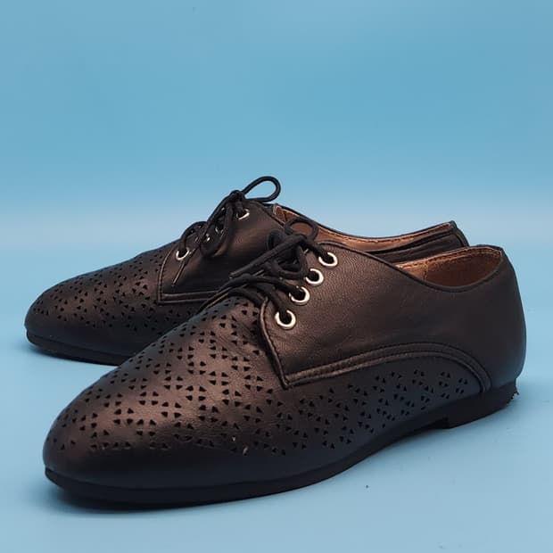 H 에스콰이어 포트폴리오 여성 펀칭 스니커즈 240