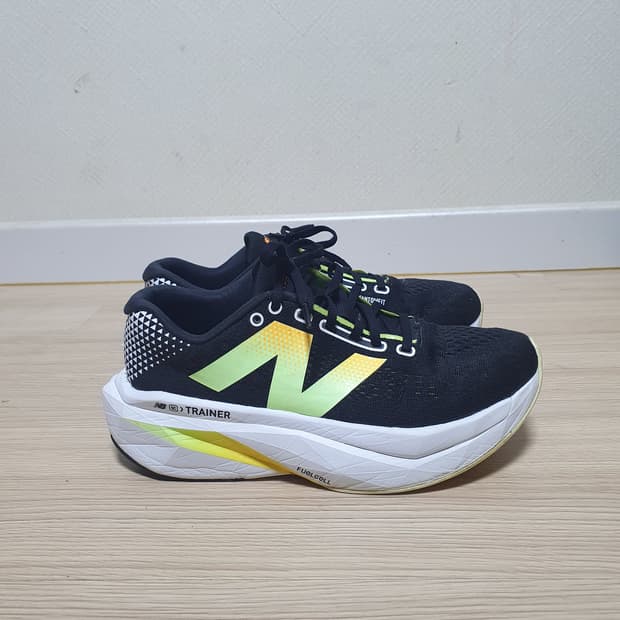 뉴발란스 SC 트레이너 v3 러닝화 260