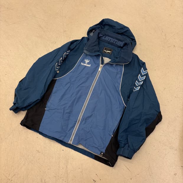 험멜 배색 후드 바람막이