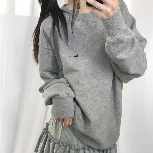 Nike 나이키 스우시 그레이컬러 맨투맨