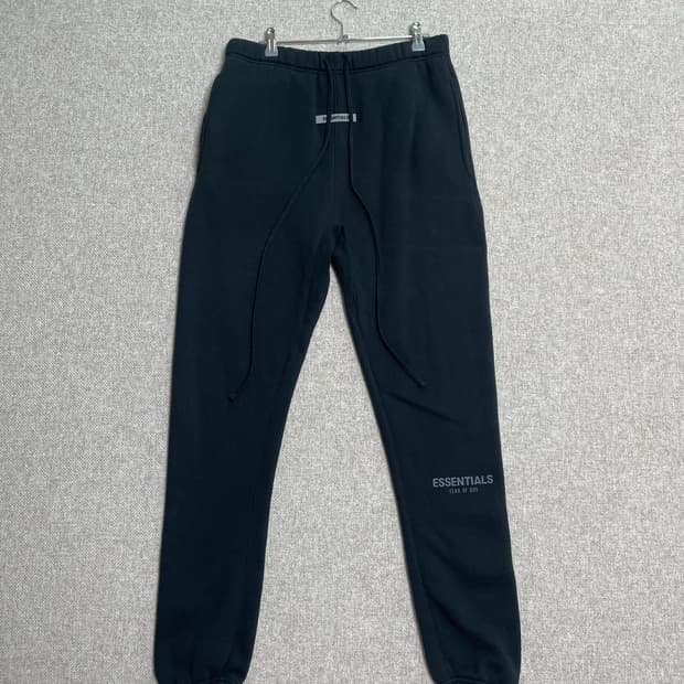Essentials 블랙 바지