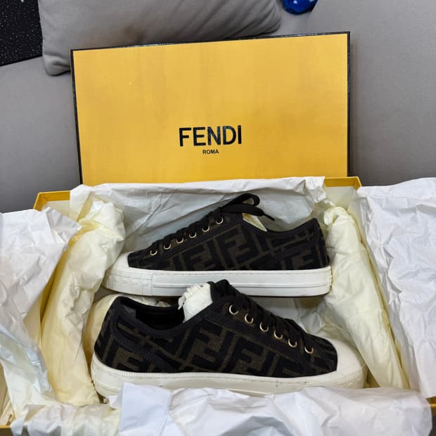 새상품급 펜디 자카드 도미노 스니커즈 36사이즈 