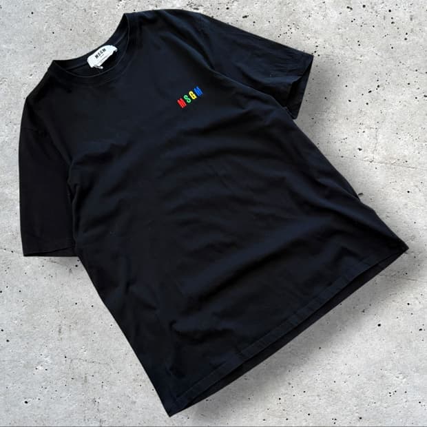 [XL] MSGM 컬러 로고 블랙 반팔 티셔츠 D557