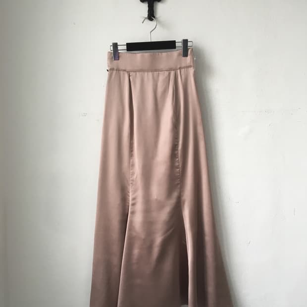 Glossy long skirt