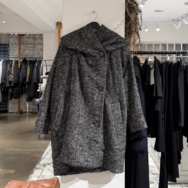 비비안웨스트우드 그레이 헤링본 울 숄 코트