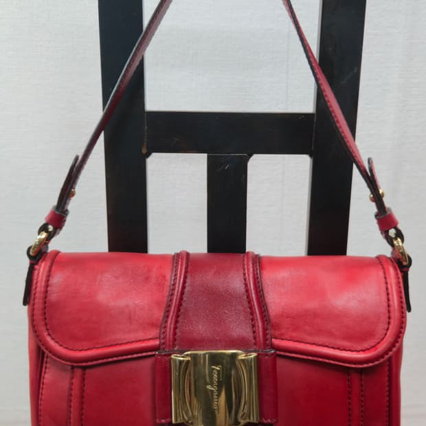 살바토레 페라가모 금장 빈티지 숄더백 레드 