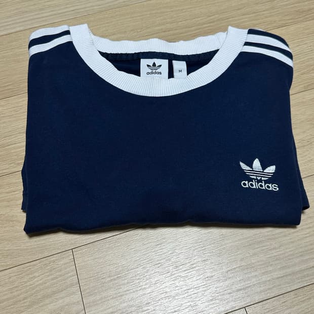 아디다스 반팔T
