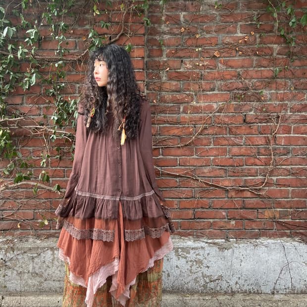 브라운 에스닉 레이스 포인트 블라우스