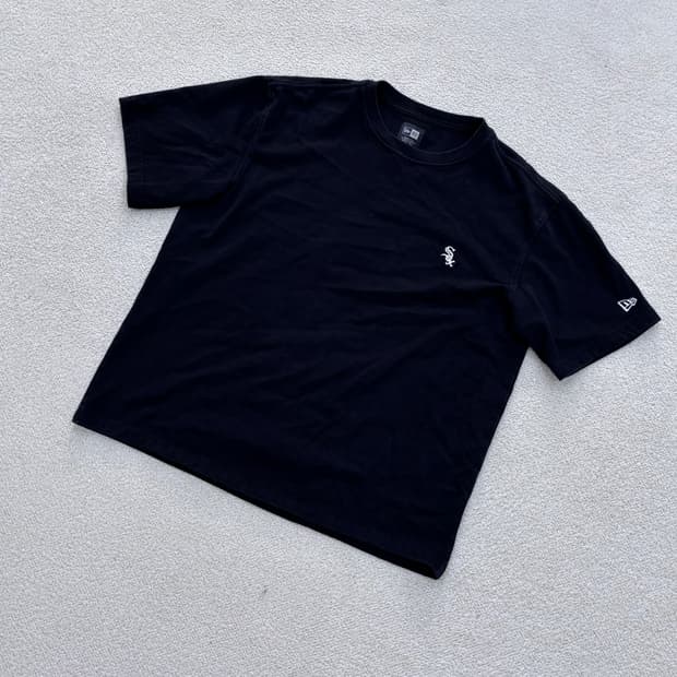 100 뉴에라 블랙 반팔 티셔츠 0408E2