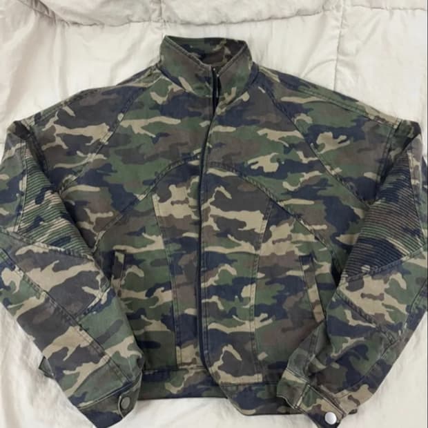 택만뗀 새상품)노매뉴얼 카모 자켓 m 우드랜드