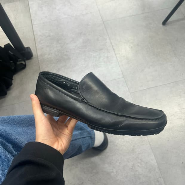 프라다 로퍼