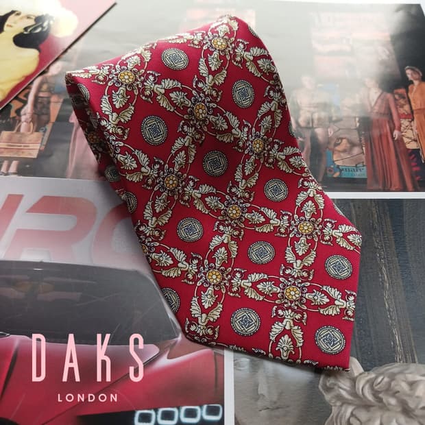 닥스 실크 다크 레드 클래식 패턴 넥타이 9.7cm A등급 A18720
