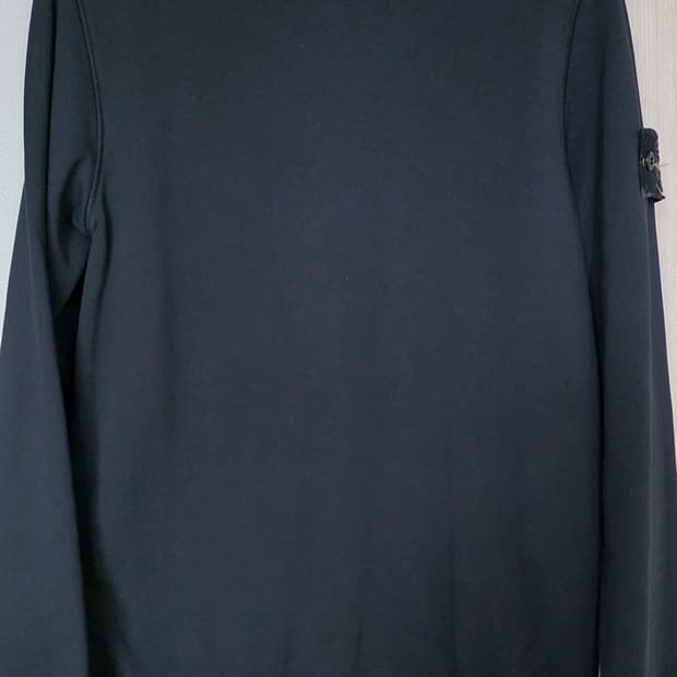 스톤아일랜드 블랙 맨투맨